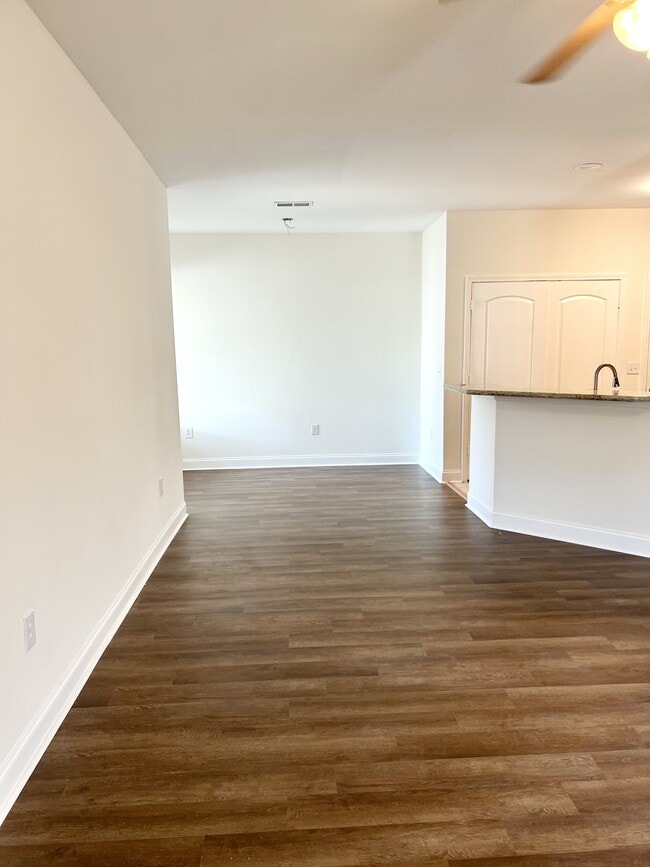 Building Photo - 43225 Creek Cir