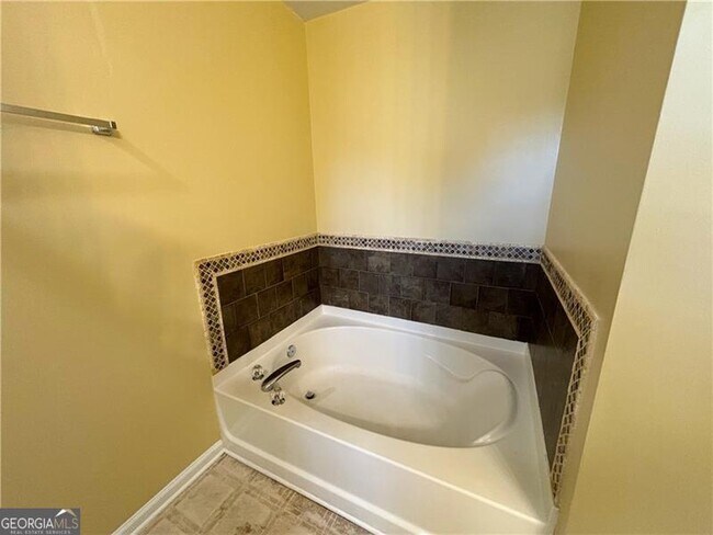 Building Photo - 7888 The Lakes Point