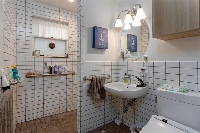 Building Photo - 167 Loomis St