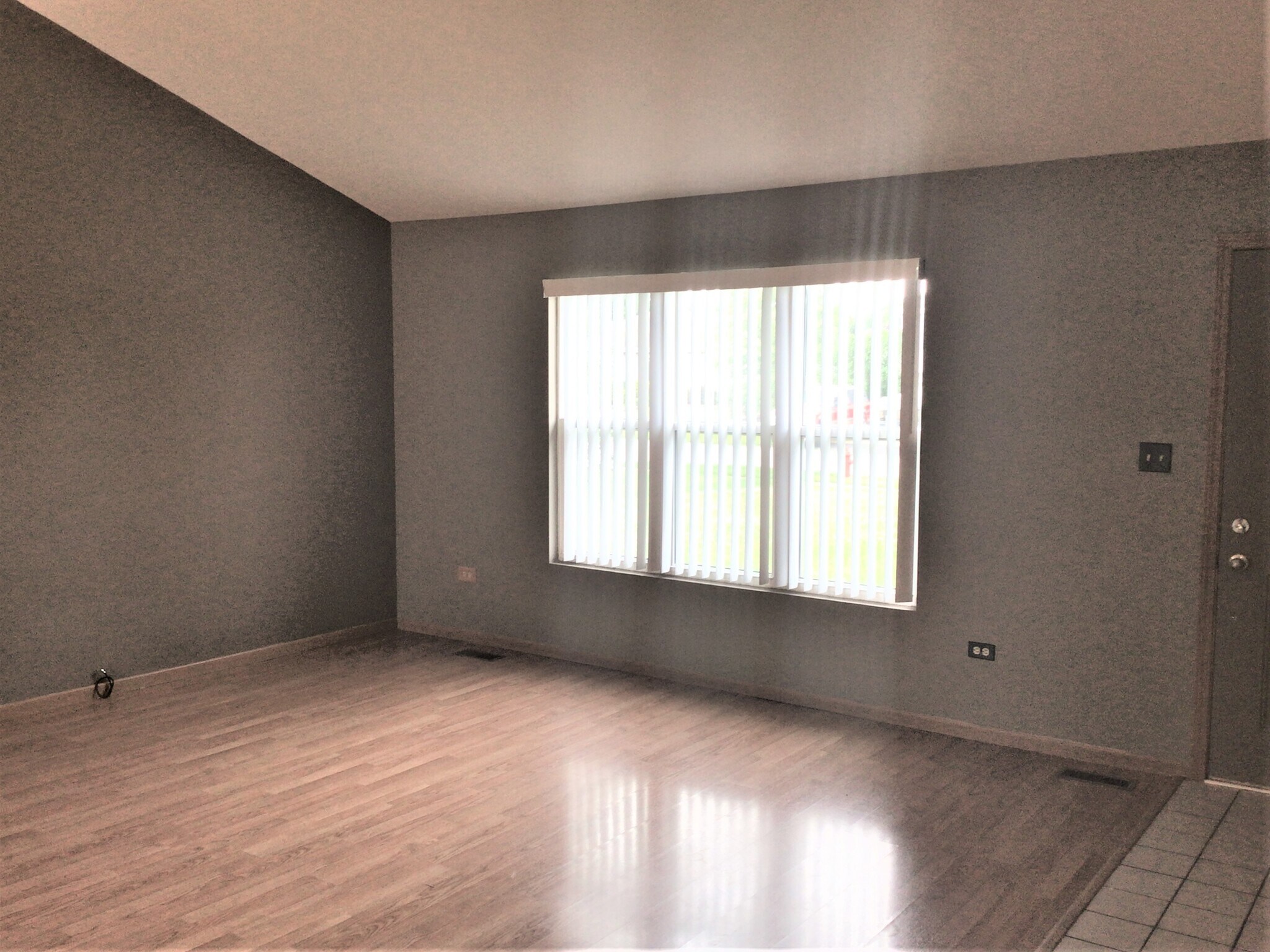 Building Photo - 898 Cottonwood Dr