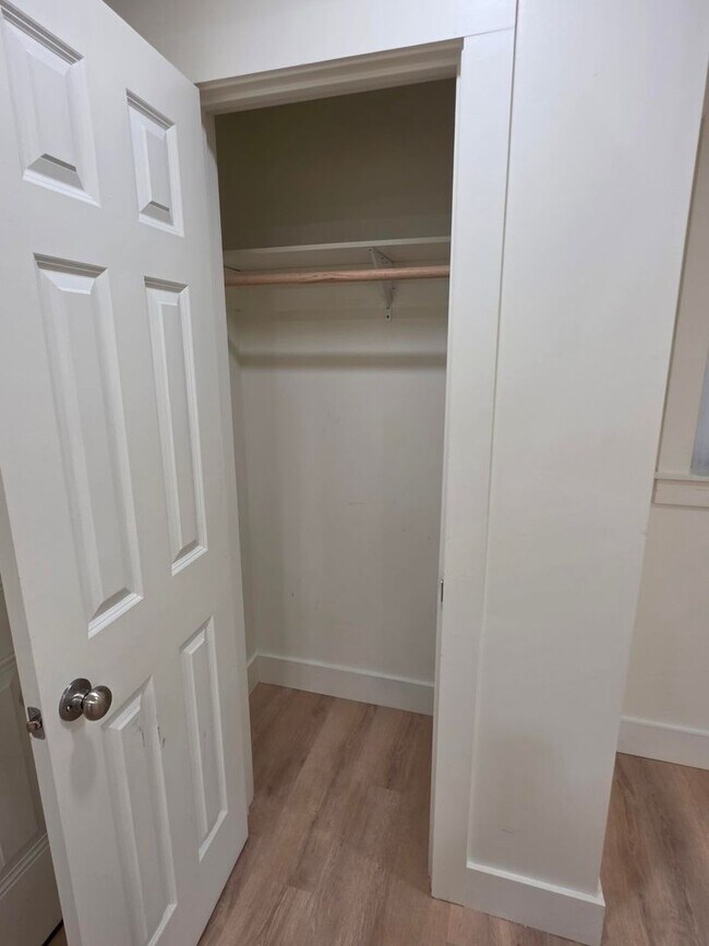 Building Photo - 3 bedrooms 2 bath