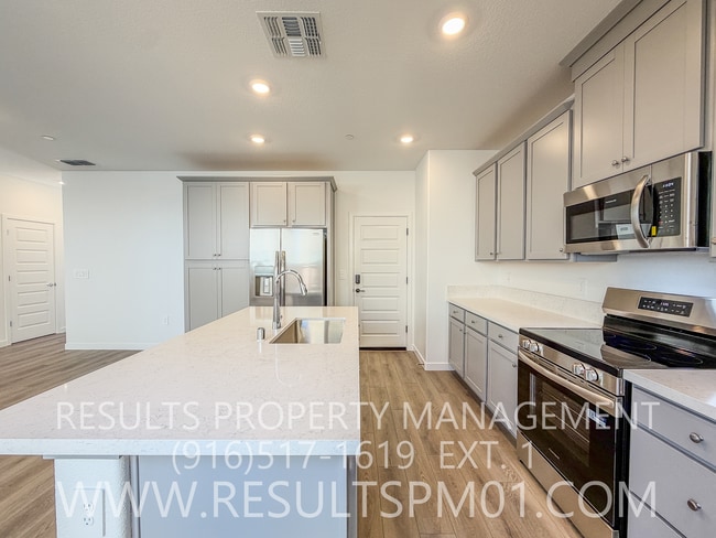 Building Photo - Brand new 3 Bedroom home. Wonderful amenities!