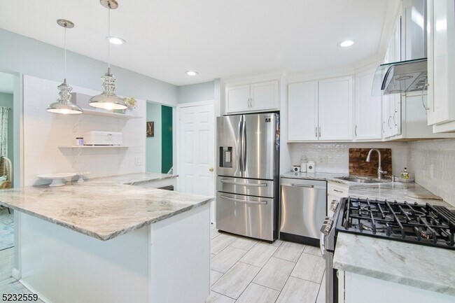 Building Photo - 237 Perry St