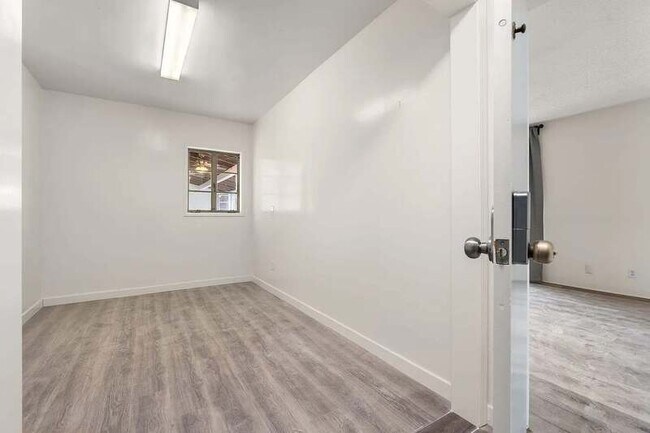 Building Photo - 590 N Cambridge St