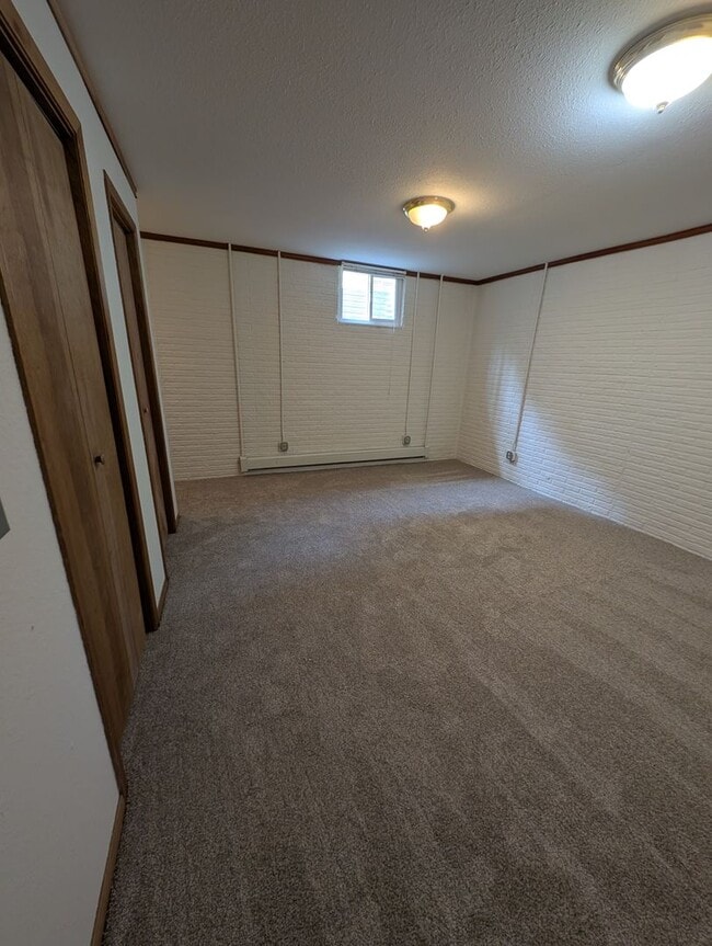 Building Photo - Cute 3 Bedroom Condo w/ Bonus Room - Walki...
