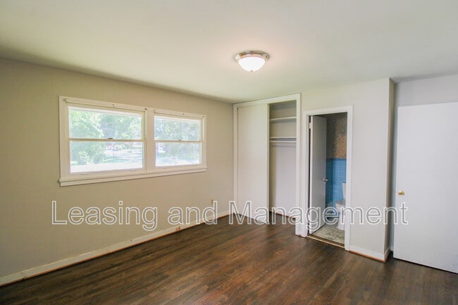 Building Photo - 1428 N Sherwood Dr