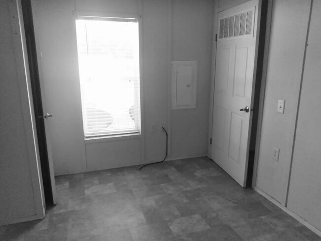Building Photo - 300 W Rabbit Cove Rd