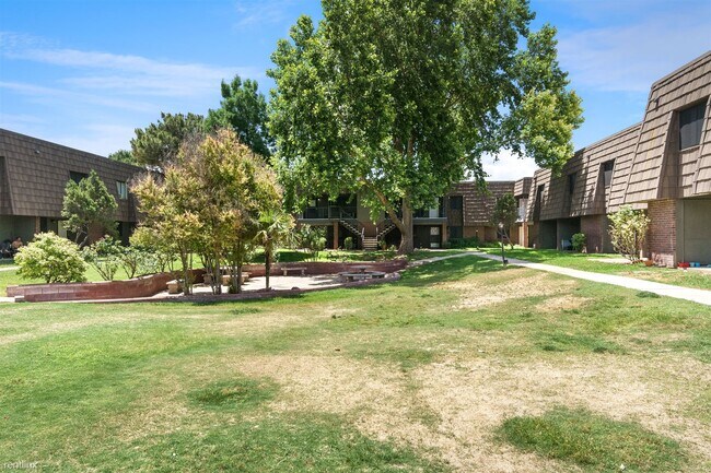 Building Photo - 506 W Orchard Ln