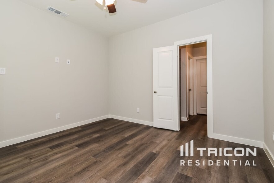 Building Photo - 2589 Dulaney Dr