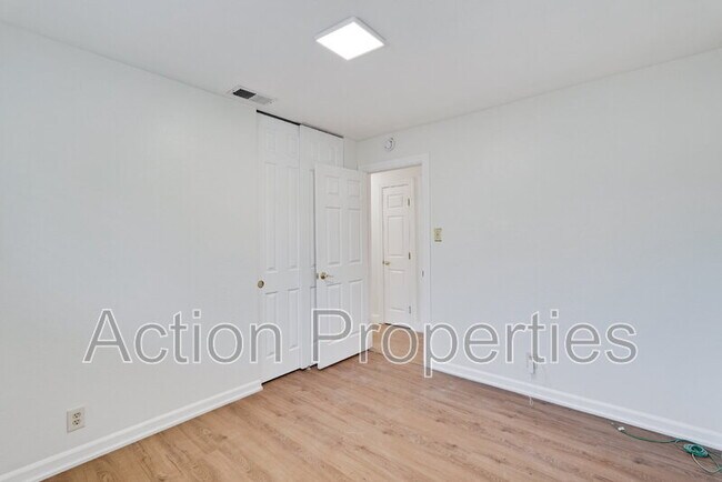 Building Photo - 2280 Brentwood Ct