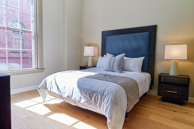 Building Photo - 121 Middle St