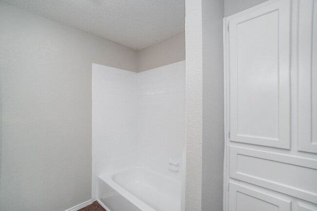 Building Photo - 3301 Aurora St