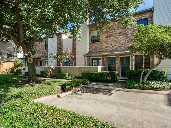 Primary Photo - Updated Townhome in the Heart of Lakewood