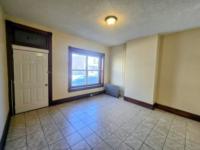 Building Photo - 644 N Eighth St