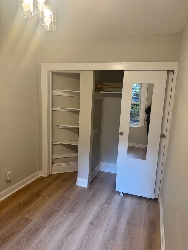 Building Photo - Great 2 bedroom Available 6/1