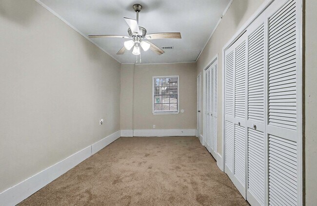 Building Photo - Renovated 3 Bedroom 2 Bath Home