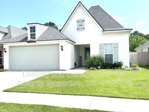 Building Photo - 304 San Sebastian Dr