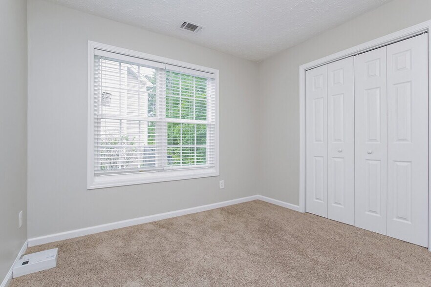 Building Photo - 761 Simon Park Cir