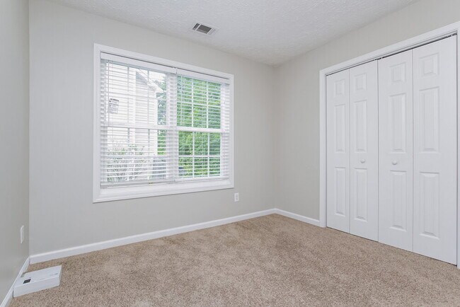 Building Photo - 761 Simon Park Cir