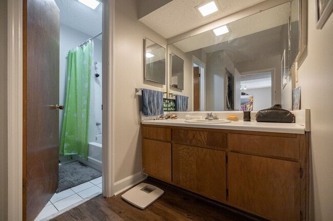 Building Photo - 290 Appleby Dr