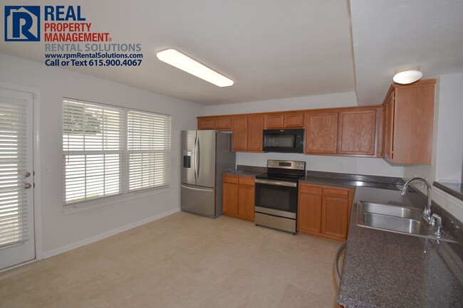 Building Photo - Wonderful 2BR/2.5BA townhome less than 1 m...