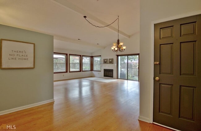 Building Photo - 203 Raintree Bend