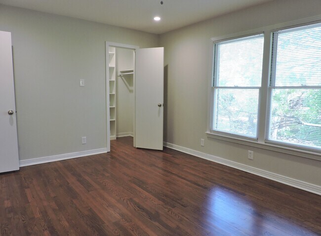 Building Photo - Remodeled Berkeley Triplex with 2 Bedrooms and 2 and 1/2 Baths