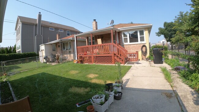 Building Photo - 3657 N Campbell Ave