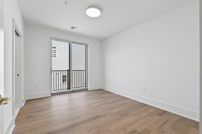 Building Photo - 525 Ave E