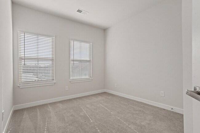 Building Photo - 117 Eagle Wood Dr