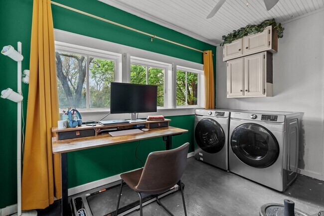 Building Photo - 802 N Poplar St