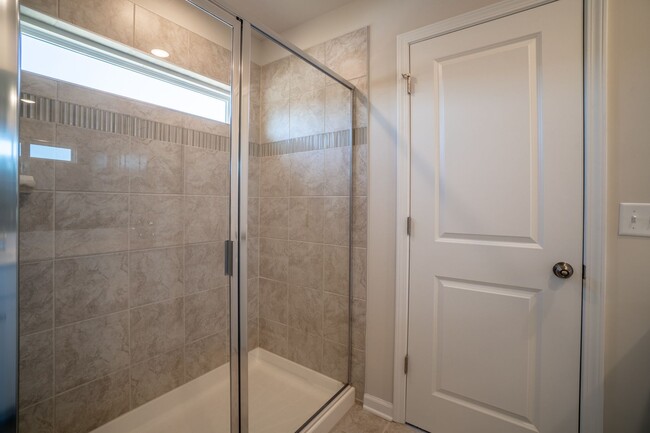 Building Photo - Stunning New Smart Home Palisades Area!