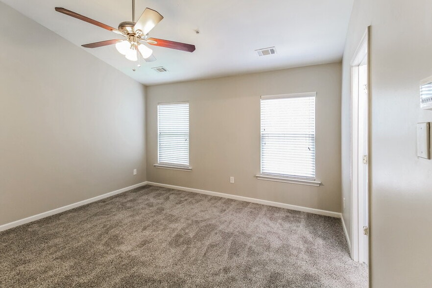 Building Photo - 2032 Appaloosa Way