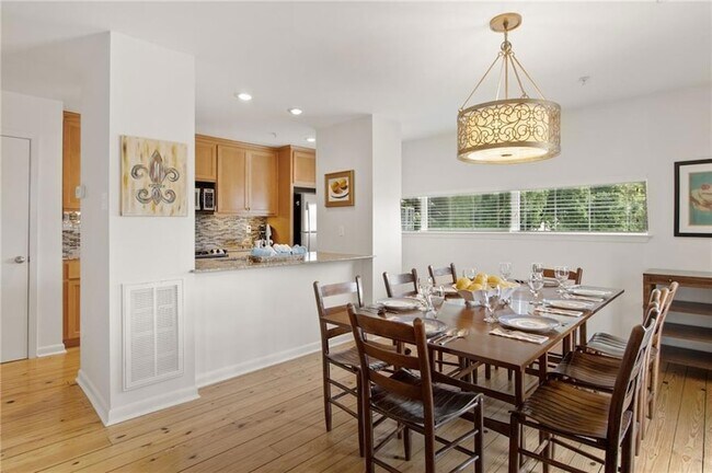 Building Photo - 1720 Nicholson Dr