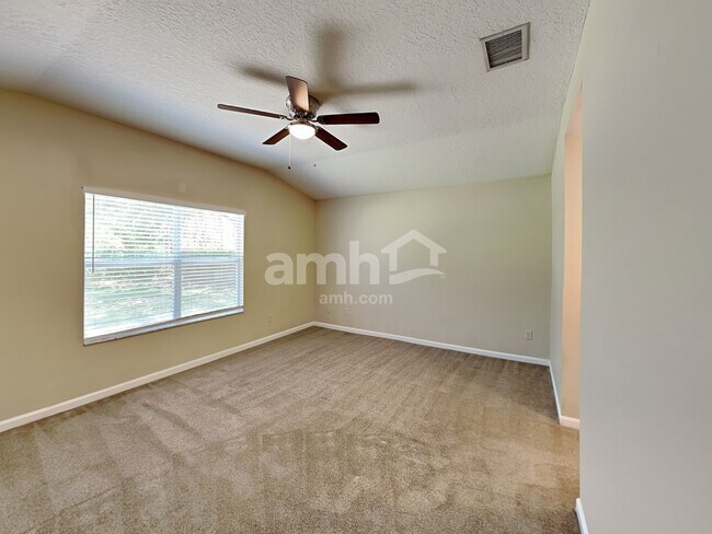 Building Photo - 1052 Deer Chase Drive