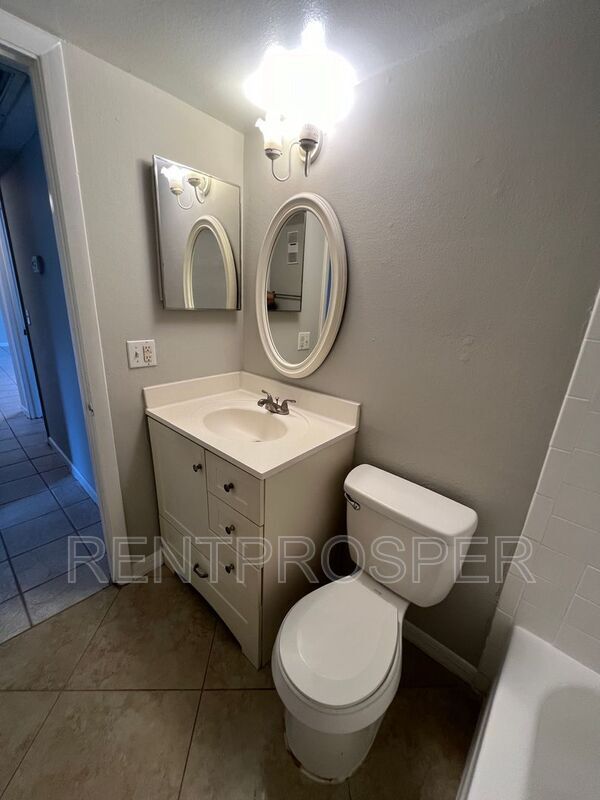 Building Photo - 6075 Village Cir