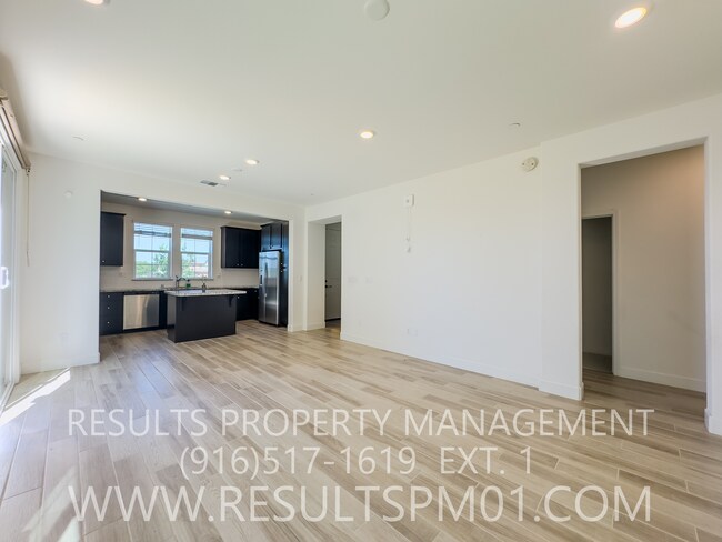 Building Photo - Pristine Upgraded 3 Bed 2.5 Beauty