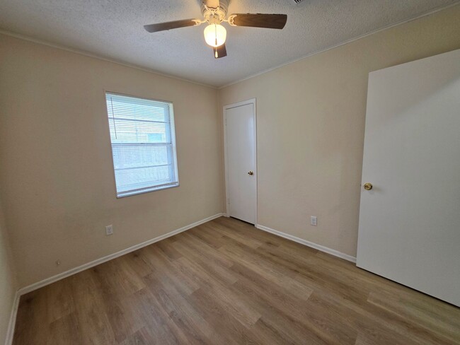 Building Photo - 5BR/2BA home with large family room