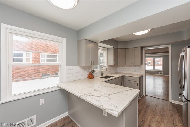 Building Photo - 2539 Warrensville Center Rd