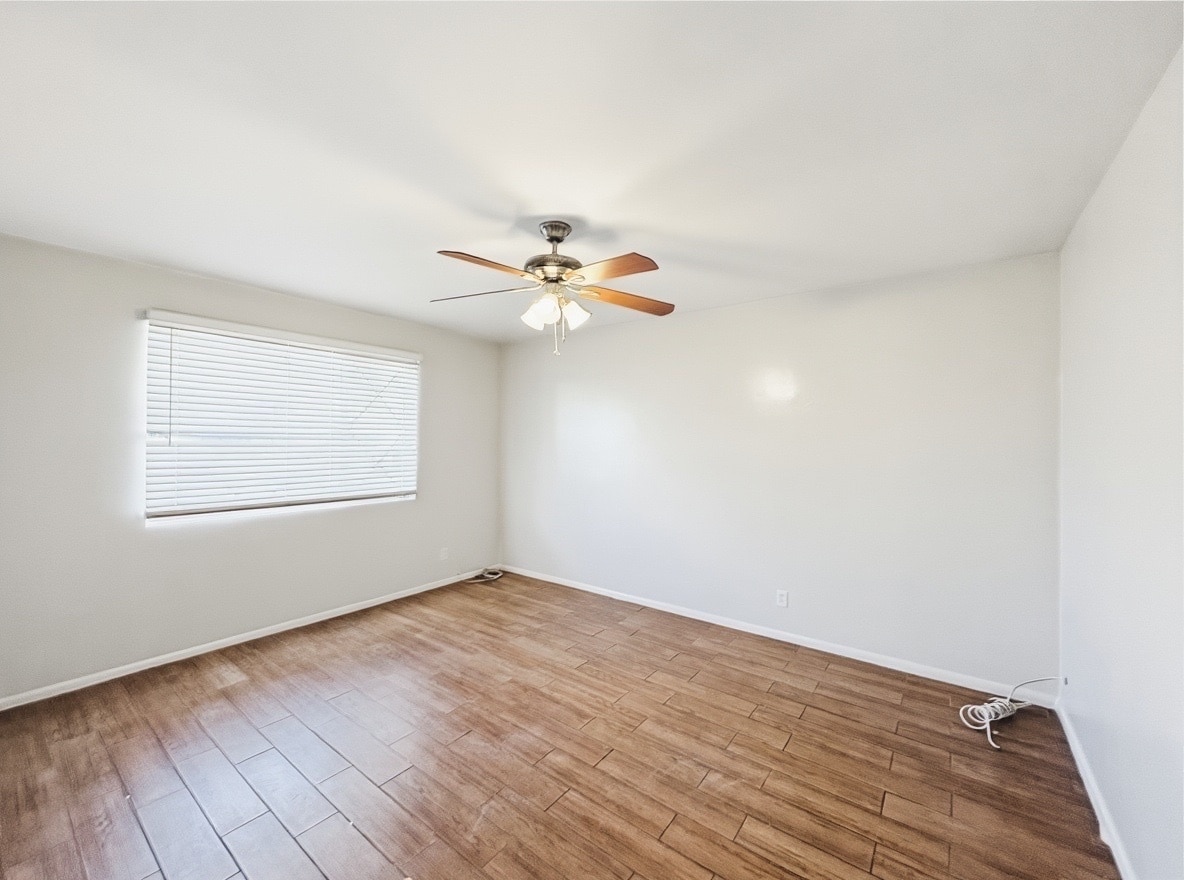 Building Photo - 2711 E Glenrosa Ave