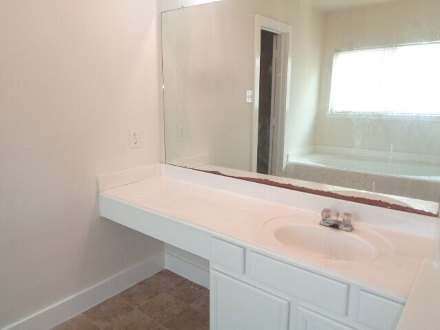 Building Photo - 231 Silver Mist Cir