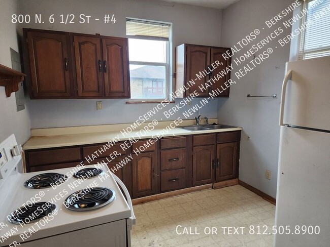 Building Photo - 2 Bedroom Close To ISU and Union Hospital