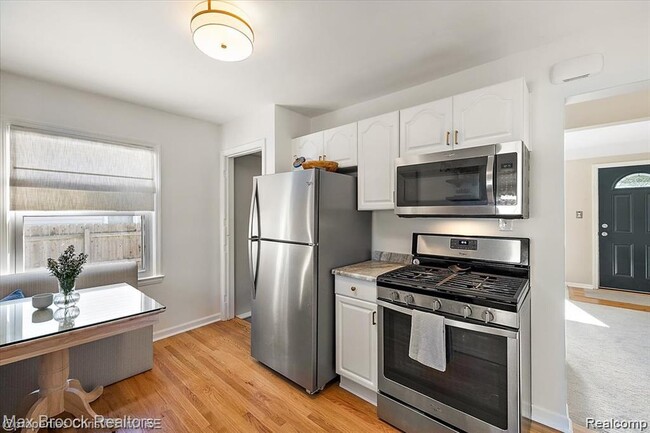 Building Photo - 2105 Rowland Ave