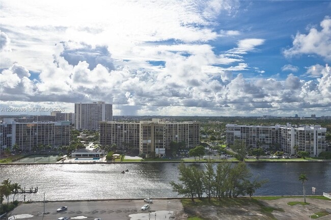 Building Photo - 3505 S Ocean Dr