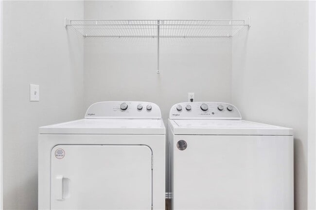 Building Photo - 103 Foxglove St