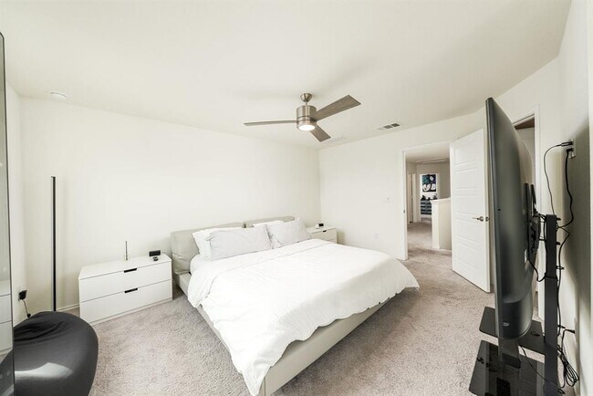 Building Photo - 7105 Gray Catbird Dr