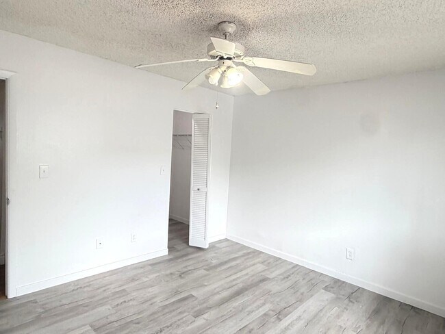 Building Photo - 3808 Inlet Cir
