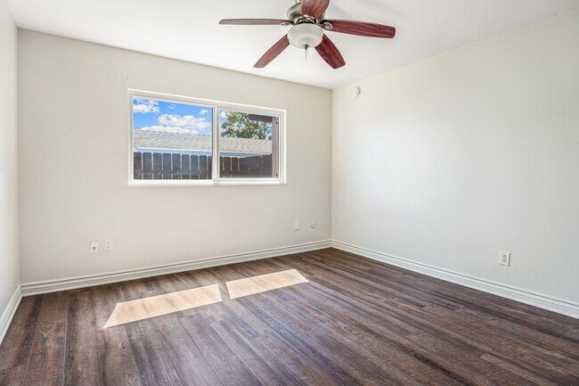 Building Photo - Beautiful Single Story In Great Location!!
