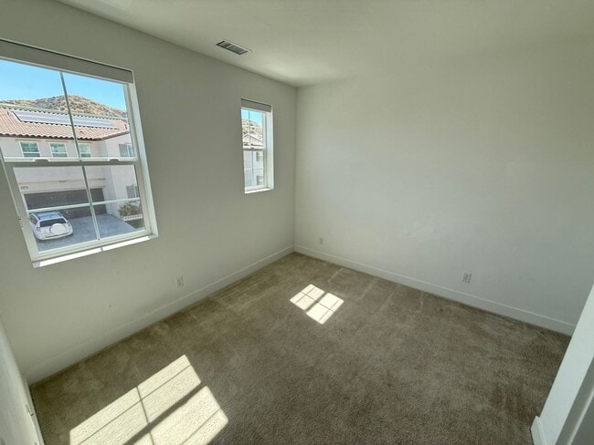 Building Photo - Beautiful 4-Bedroom Home with Solar and Private Patio in Plum Estates!