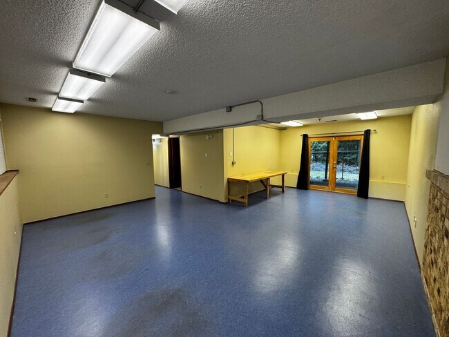 Building Photo - Silverdale Split-Level Home with Bonus Are...